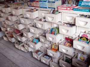 ヴィンテージ文具 カフェバーの古き愛おしき物に囲まれた空間が押上の街に誕生 Things N Thanks ホスピタリティドットコム