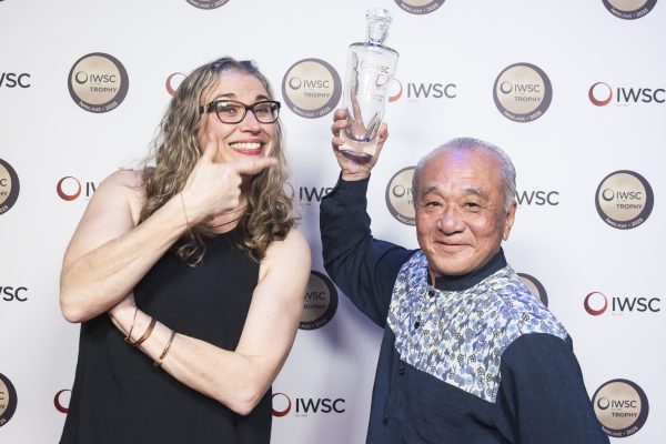 【NEWS】忠孝酒造、IWSC 2025で焼酎部門の世界No.1に。「焼酎・プロデューサー・トロフィー」受賞。沖縄＆泡盛業界初の快挙！-忠孝酒造株式会社