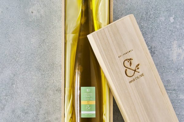 【NEWS】オリーブオイルの国際品評会で銀賞受賞の『YUZUオリーブオイル』、受賞記念特別エディションが発売-株式会社ジャングルデリバリー