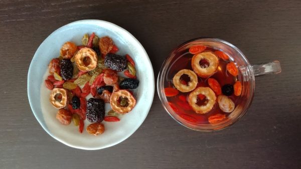 【NEWS】フェムケア発想の薬膳茶！ 女性のゆらぎ「なんとなく不調」に。“素材を噛んで全部食べる”新感覚「食べる薬膳茶」がリニューアル-ほどよい堂